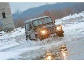 Land Rover Defender: Бездорожник