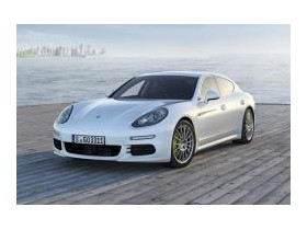 В Сети появились первые изображения нового Porsche Panamera