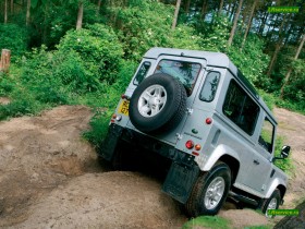 Land Rover Defender: В поисках преград
